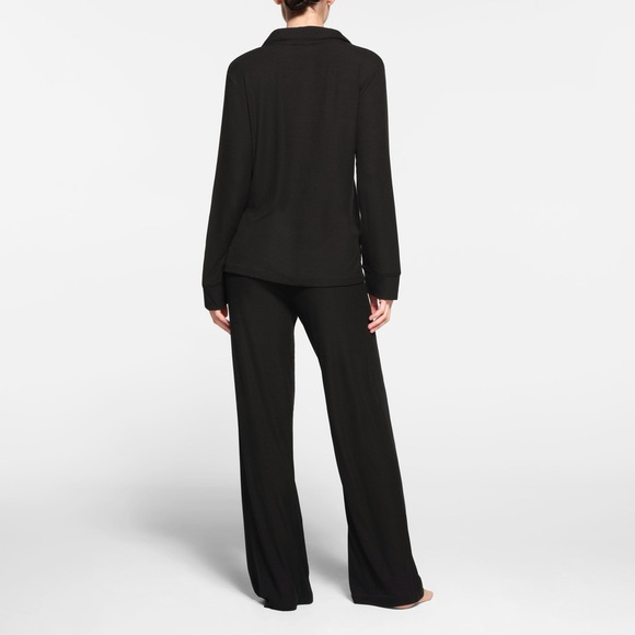 SKIMS SOFT LOUNGE RIBBED SLEEP SHIRT IN ONYX - Picture 2 of 5